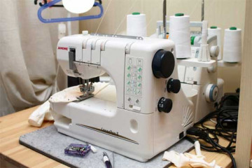 Особливості розпошивальних машин Janome